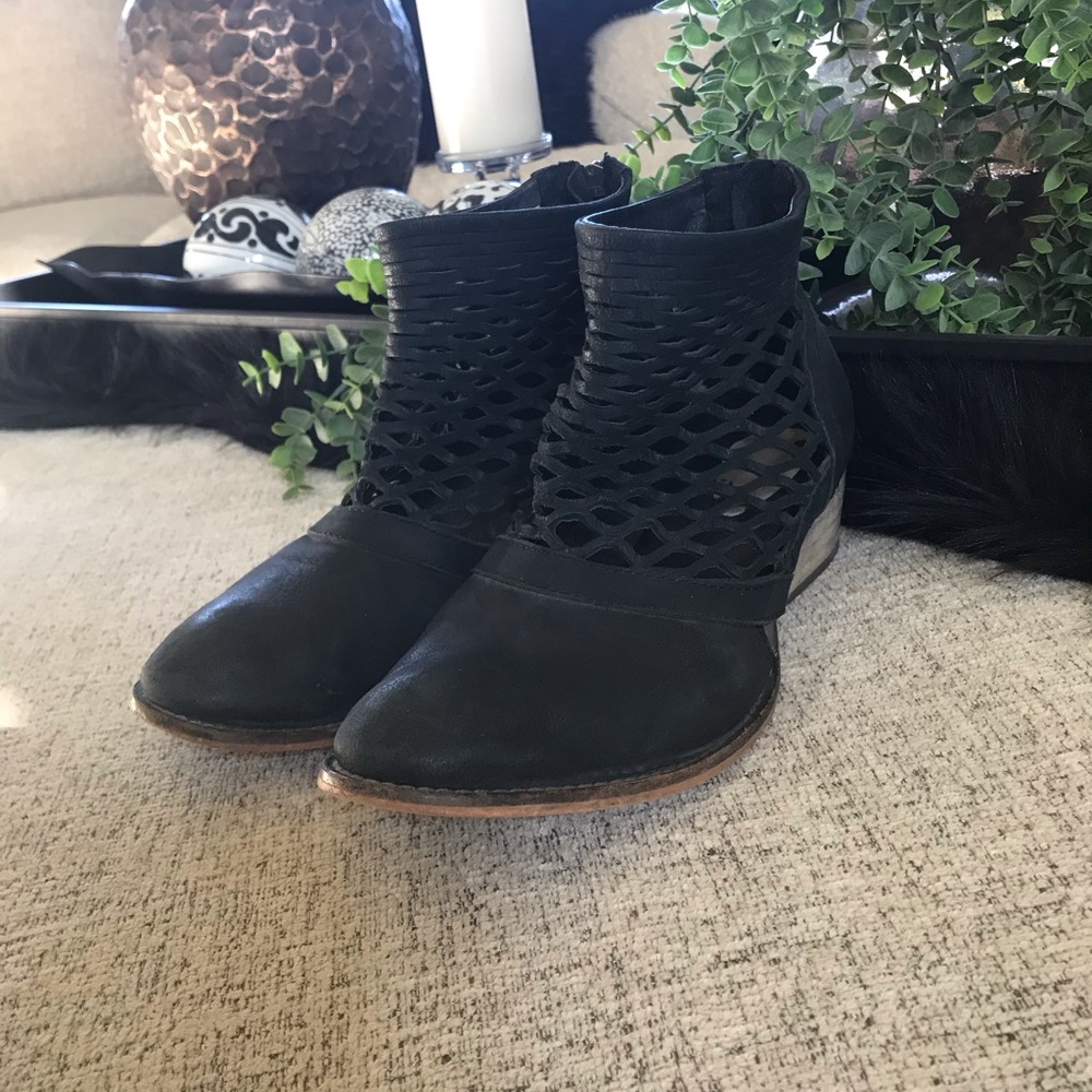 Rebels Ankle Cut-Out Bootie - Picture 2 of 6